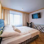 Gorski Lux Jacuzzi & Sauna * 포로닌