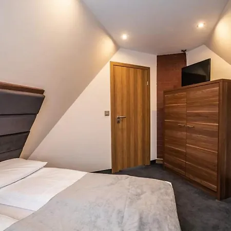 Gorski Lux Jacuzzi & Sauna شقة
