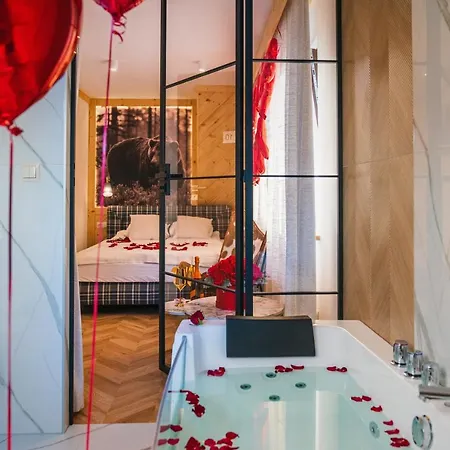 Gorski Lux Jacuzzi & Sauna شقة