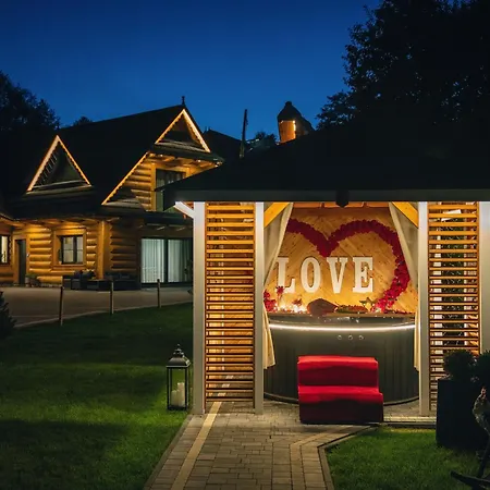 Gorski Lux Jacuzzi & Sauna شقة